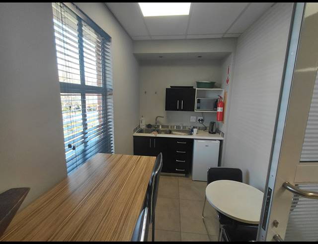 424M² OFFICE FOR SALE IN DAINFERN